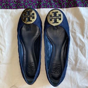 TORY BURCH FLATS: SIZE 8.5 (BARLEY WORN)